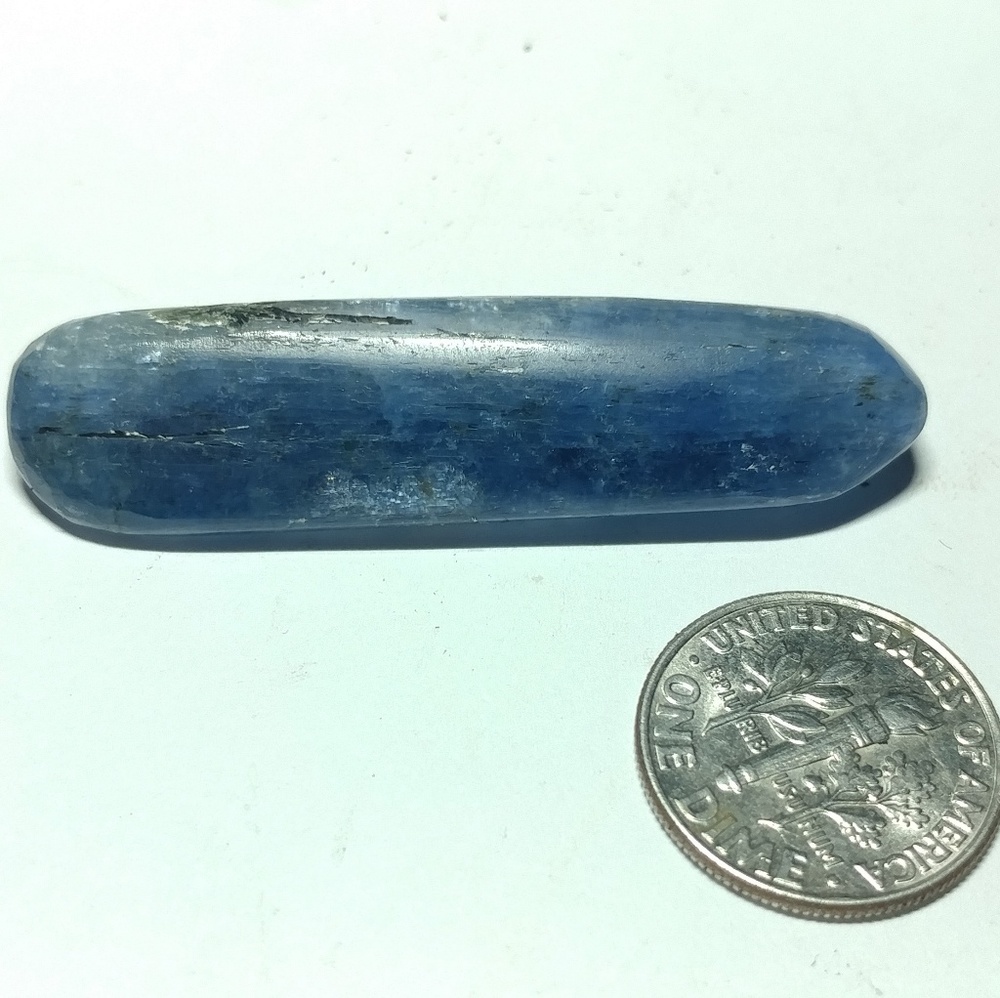 11.4 gr kyanite thumble polished.
